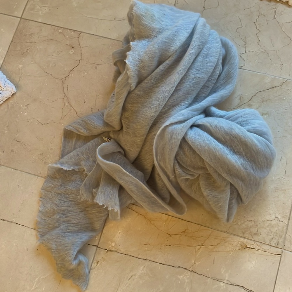 Cashmere scarf
